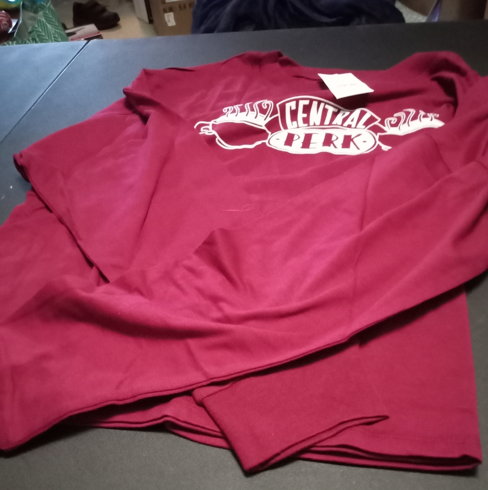 Women's Friends Central Perk Long Sleeve Graphic T-Shirt - Merlot XL